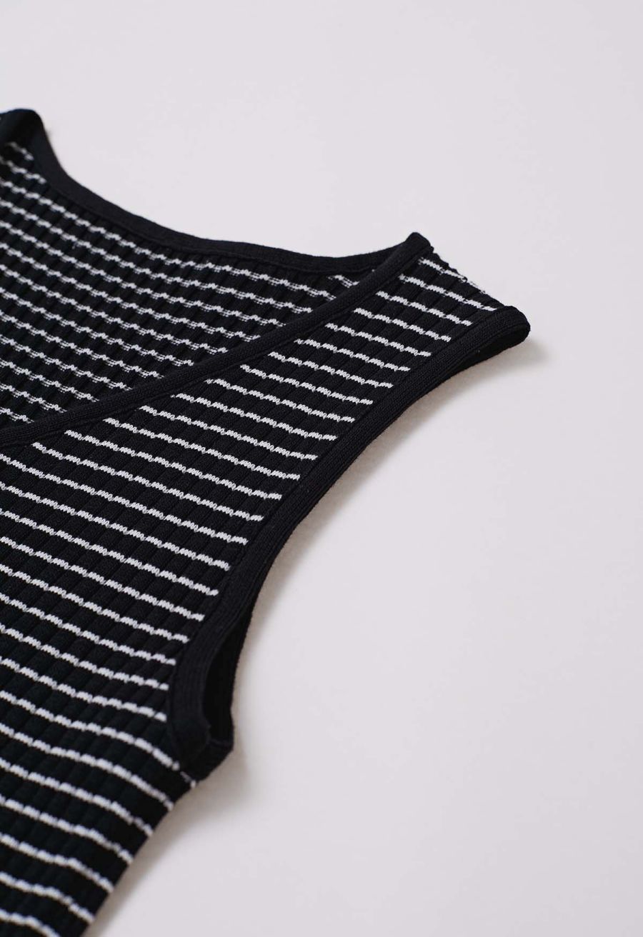 3D Floral Decor Ribbed Knit Tank Top in Black Stripe
