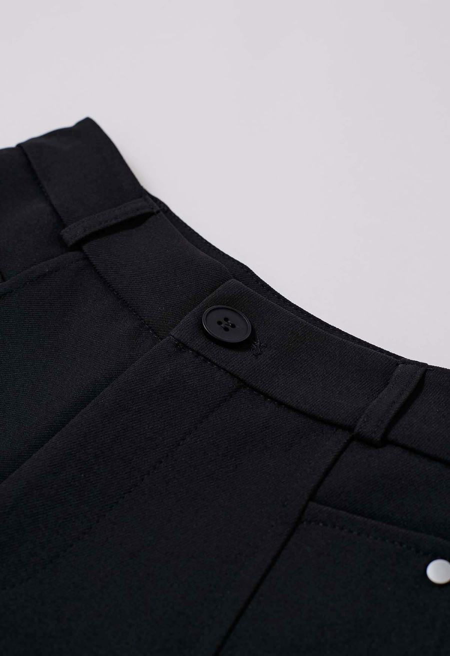 Seamed Front Side Pocket Shorts in Black