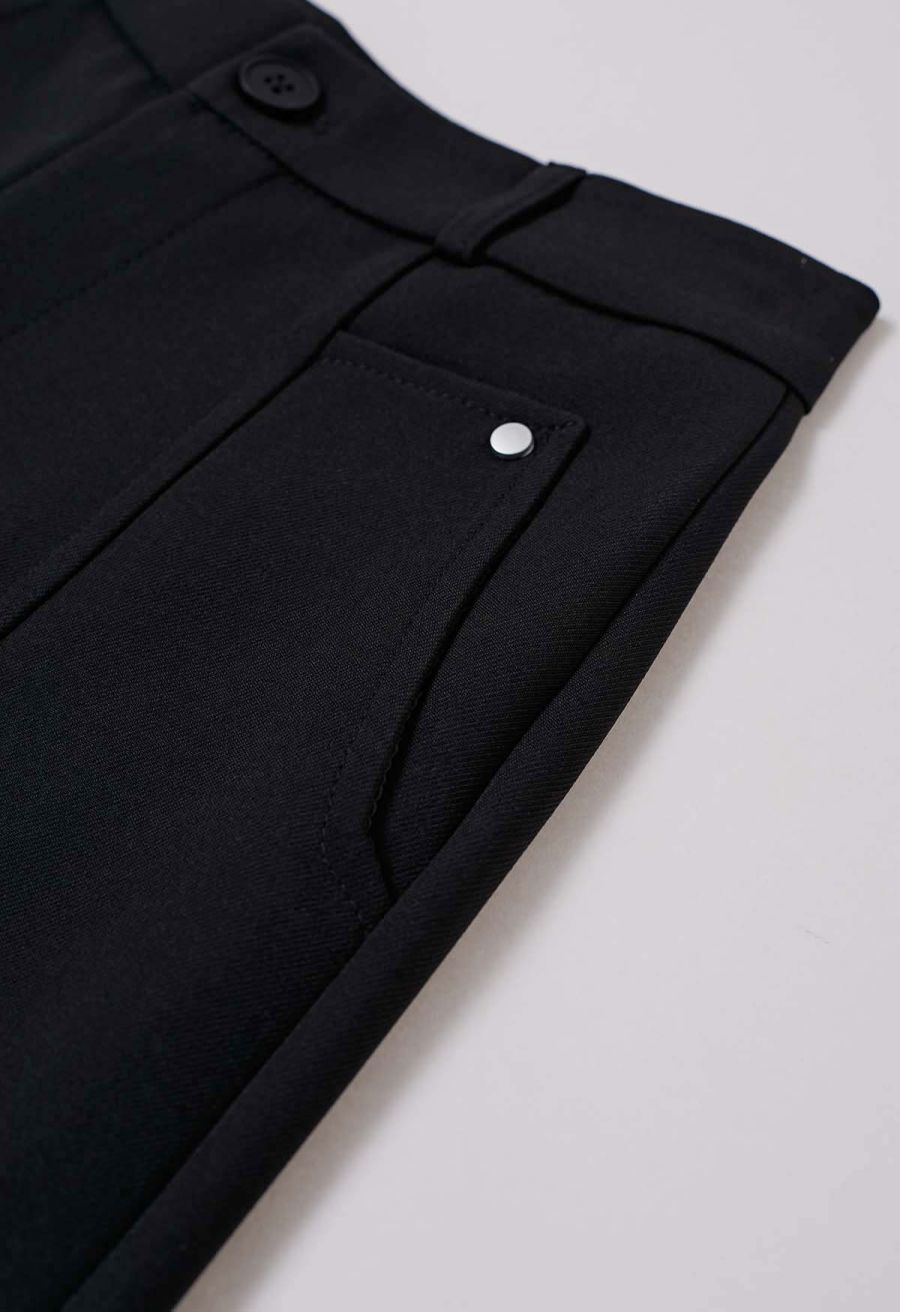 Seamed Front Side Pocket Shorts in Black