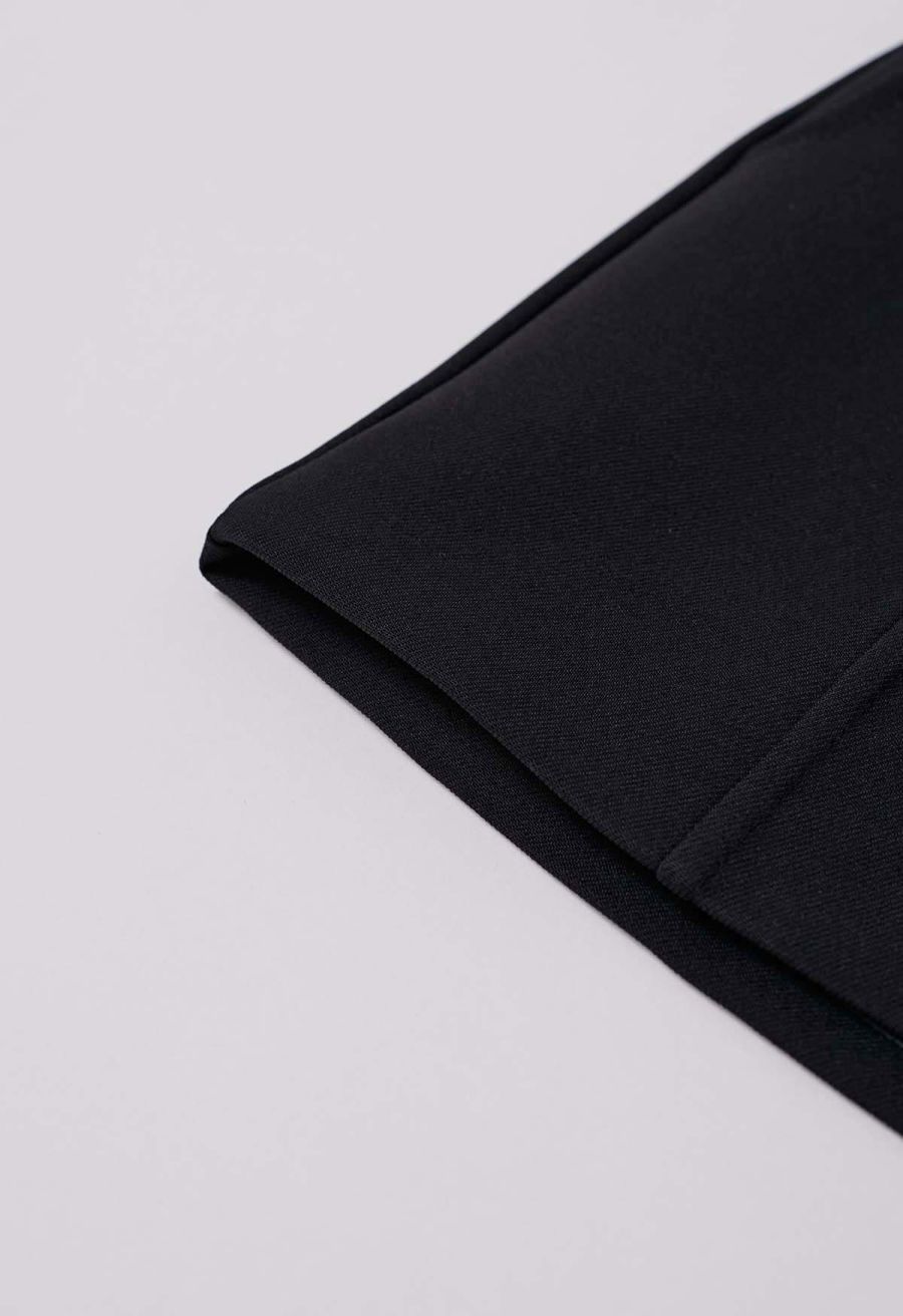 Seamed Front Side Pocket Shorts in Black