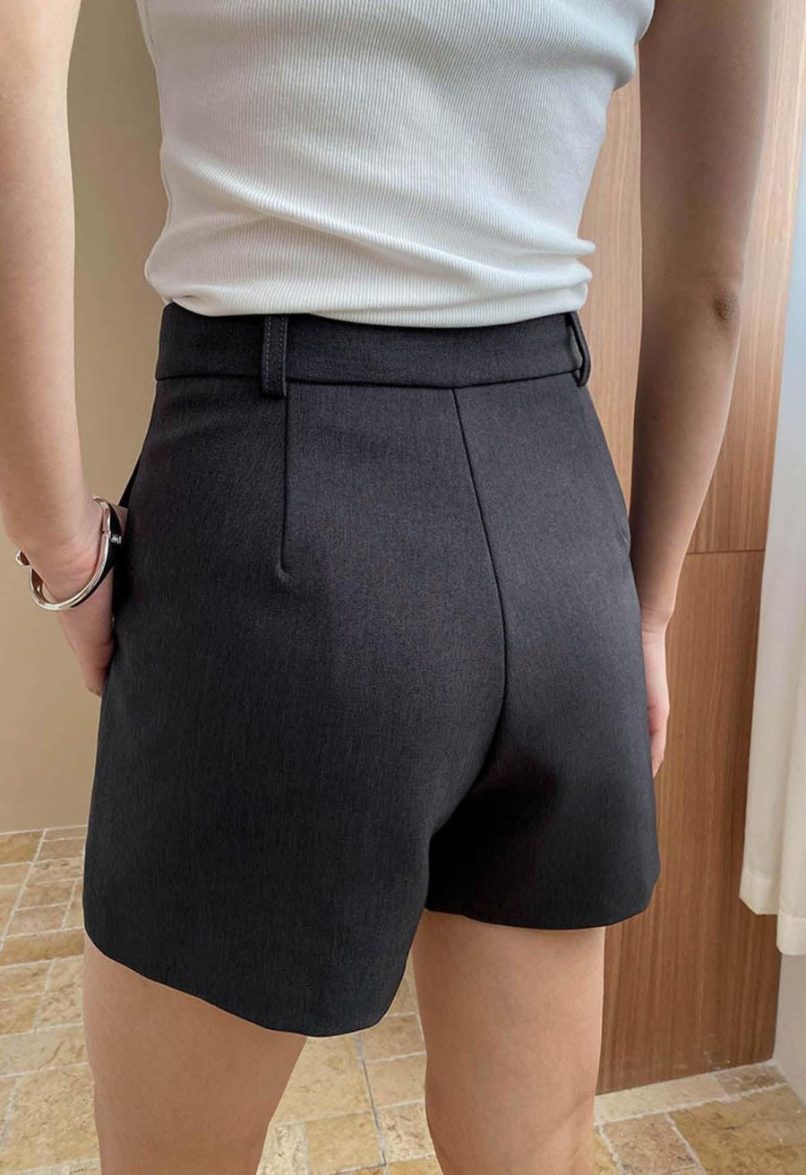 Seamed Front Side Pocket Shorts in Smoke