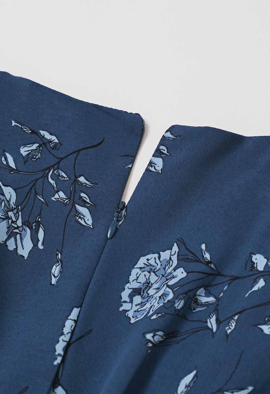 Floral Flourish V-Neck Puff Sleeve Dress in Navy