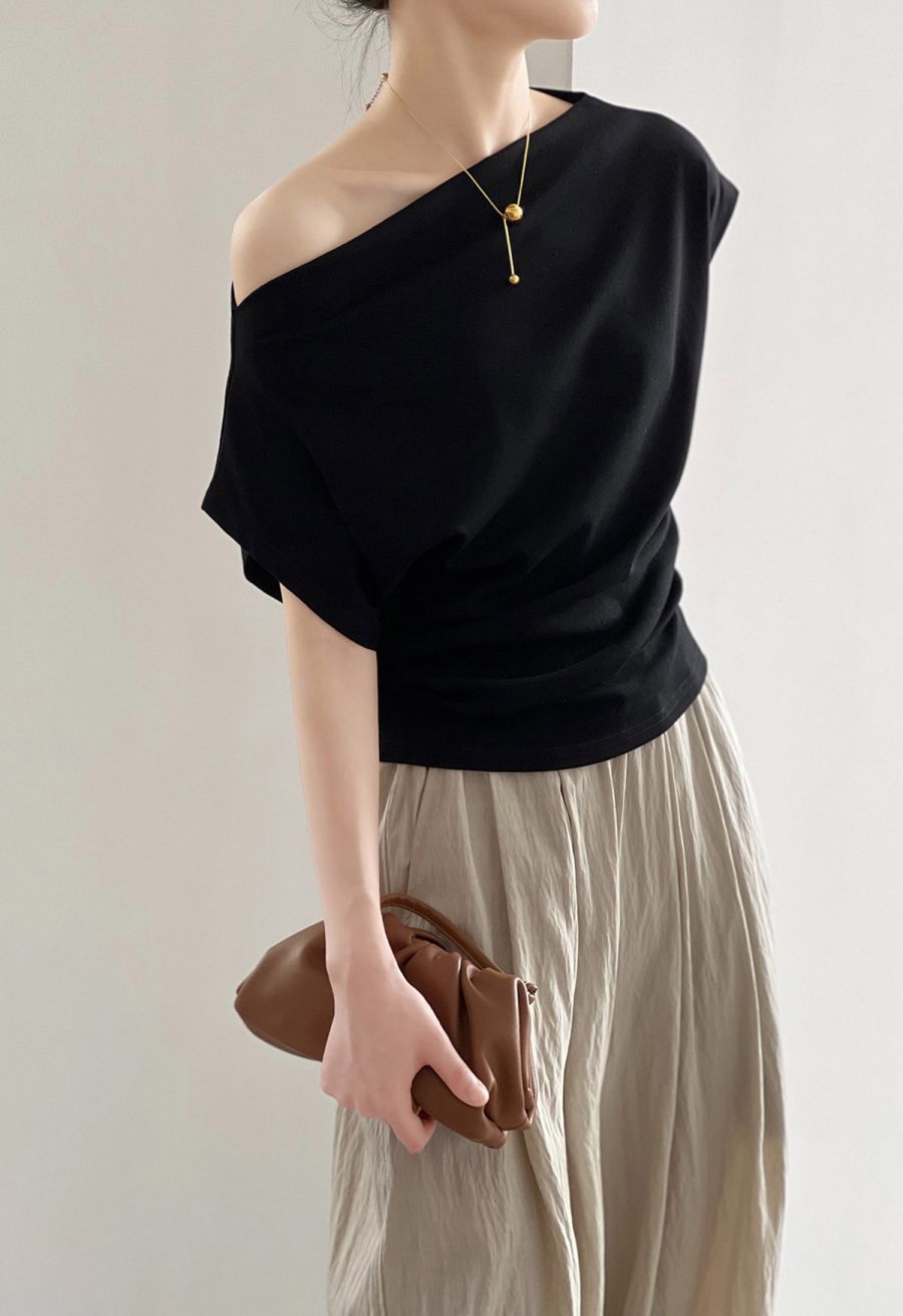 Off-Shoulder Batwing Sleeve Pleated Top in Black