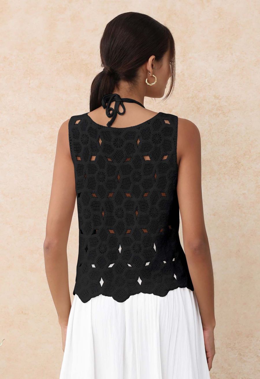 Scoop Neckline Floral Cutwork Crochet Sleeveless Top in Black