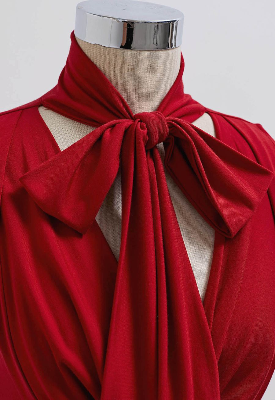Self-Tie Bowknot Cowl Neck Ruched Top in Red