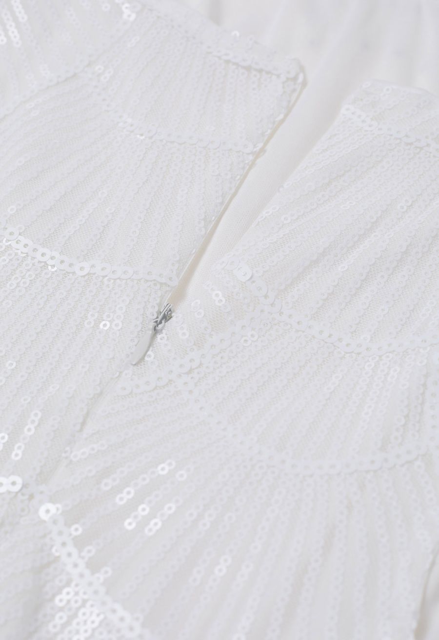 【0.5lbs】Scallop-Shaped Sequined Pearl Slit Gown in White