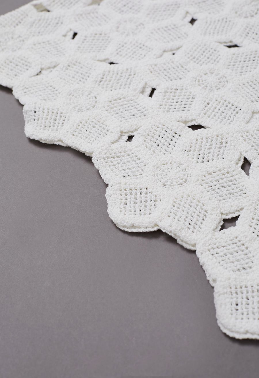 Scoop Neckline Floral Cutwork Crochet Sleeveless Top in White