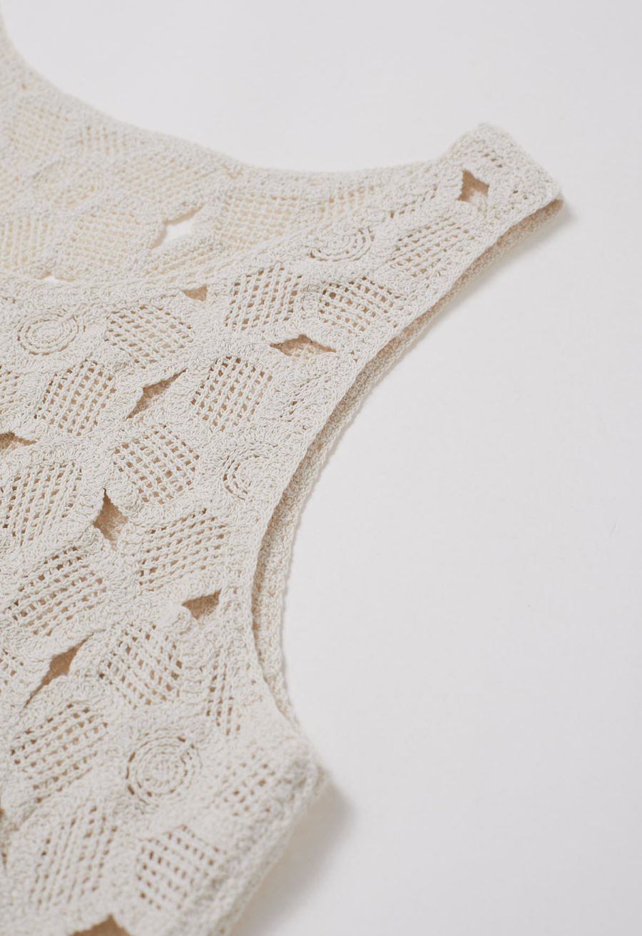 Scoop Neckline Floral Cutwork Crochet Sleeveless Top in Cream
