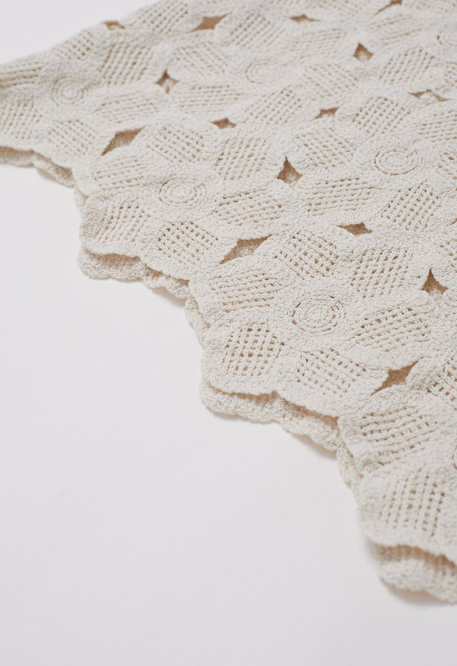 Scoop Neckline Floral Cutwork Crochet Sleeveless Top in Cream