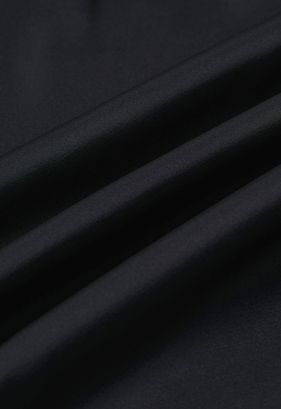 Twist Neckline Batwing Short Sleeve Top in Black