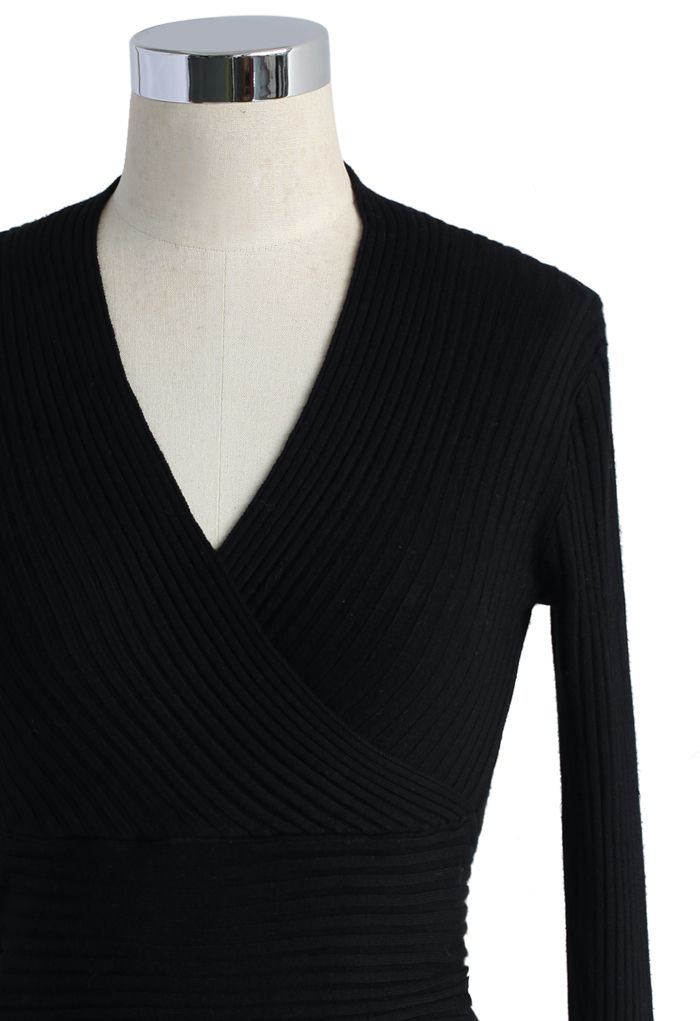 Glam V-neck Ribbed Top in Black