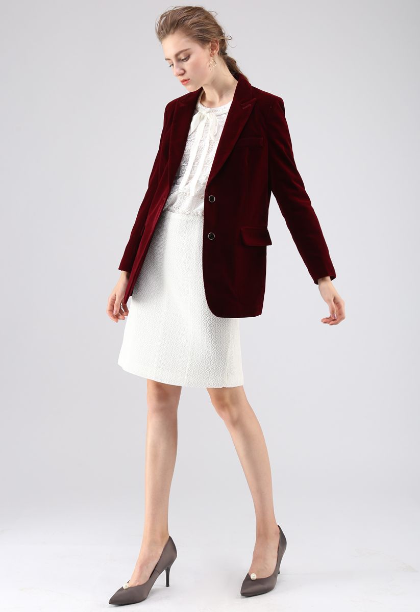 Noble Chic Velvet Blazer in Wine