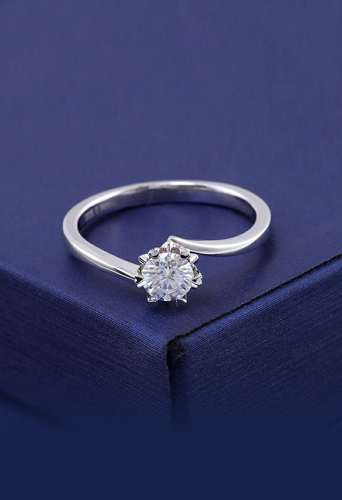 Sumptuous Simple Moissanite Diamond Ring
