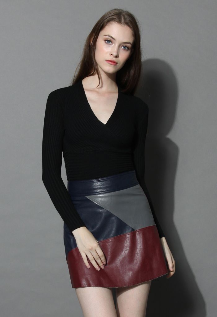Glam V-neck Ribbed Top in Black