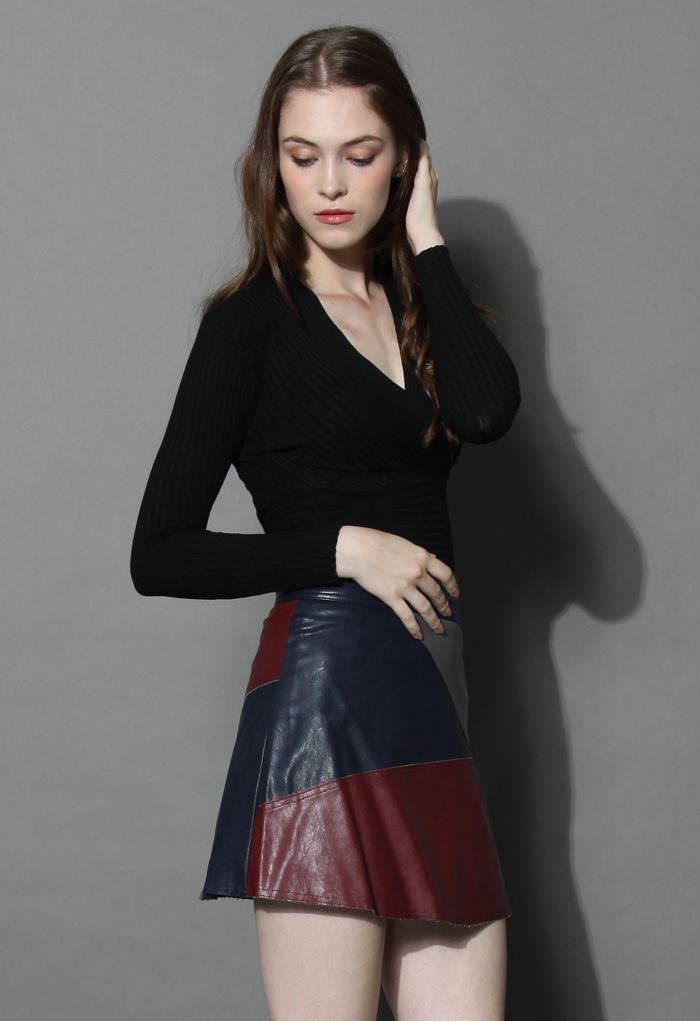 Glam V-neck Ribbed Top in Black