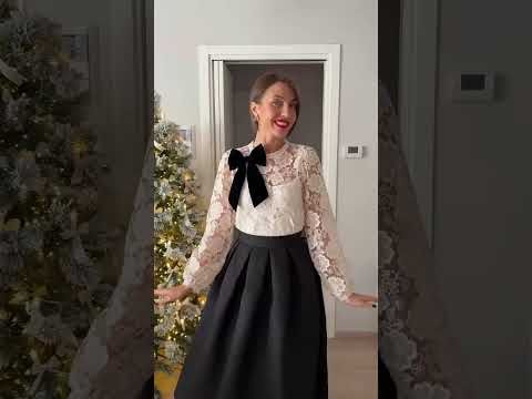 Noble Embossed Floral Jacquard Midi Skirt in Black