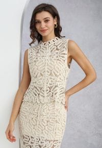 Winding Lace Crochet Mock Neck Sleeveless Buttoned Top