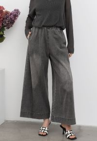 Sleek Proposition Elastic Waist Wide-Leg Jeans in Grey