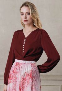 Pearl Decor Self-Tie Bowknot Textured Crop Top in Burgundy